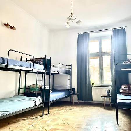 Uno Hostel *