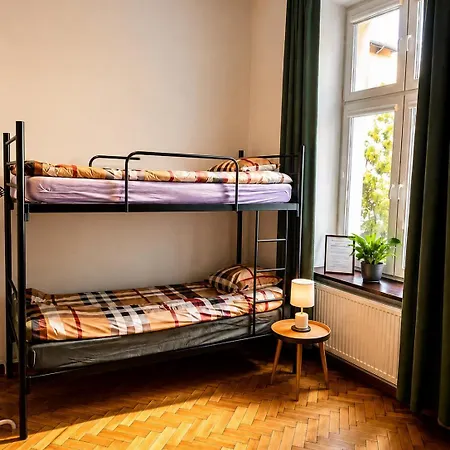 Uno-only Women!no Alkohol! Age Limit From 18 Until 55! Hostel Krakov